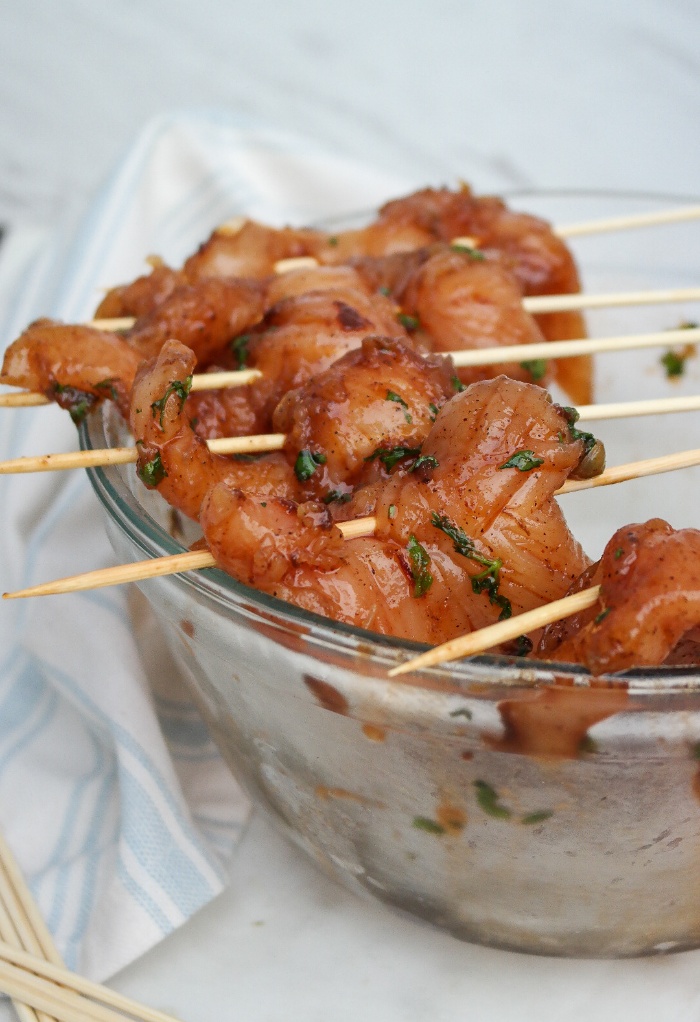 Skewers of chicken with bamboo sticks.