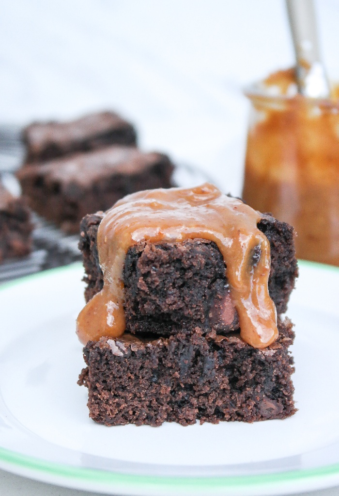 Peanut butter sauce over brownies.