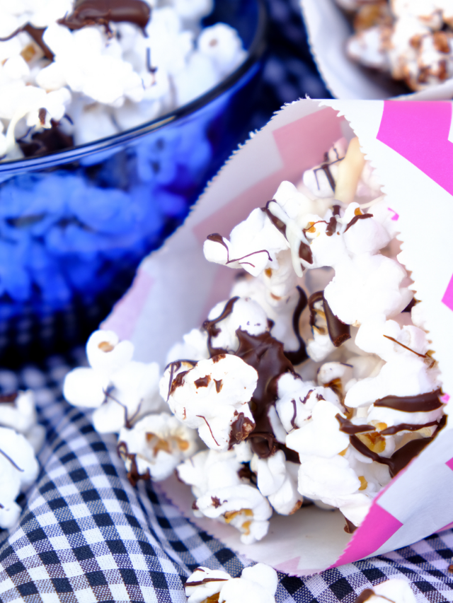 EASY CHOCOLATE DRIZZLED POPCORN RECIPE COVER IMAGE