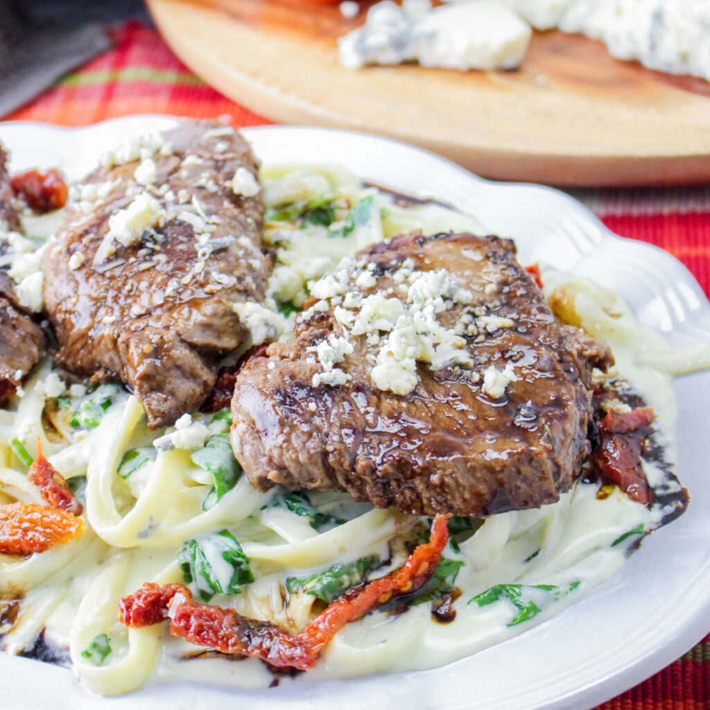 Copycat Olive Garden steak gorgonzola alfredo recipe.