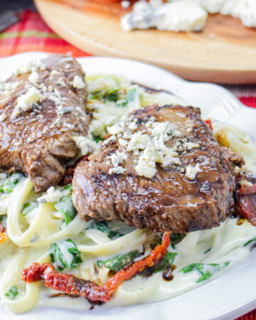 Copycat Olive Garden steak gorgonzola alfredo recipe.