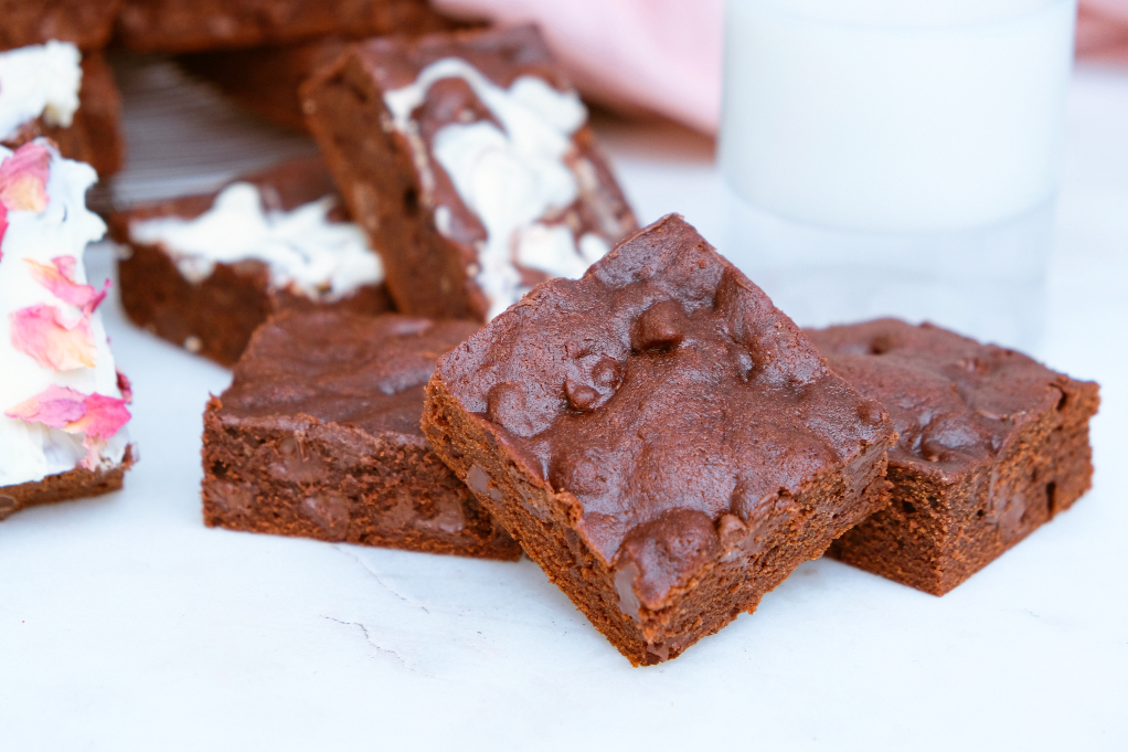 Chocolate brownies ready to eat. 