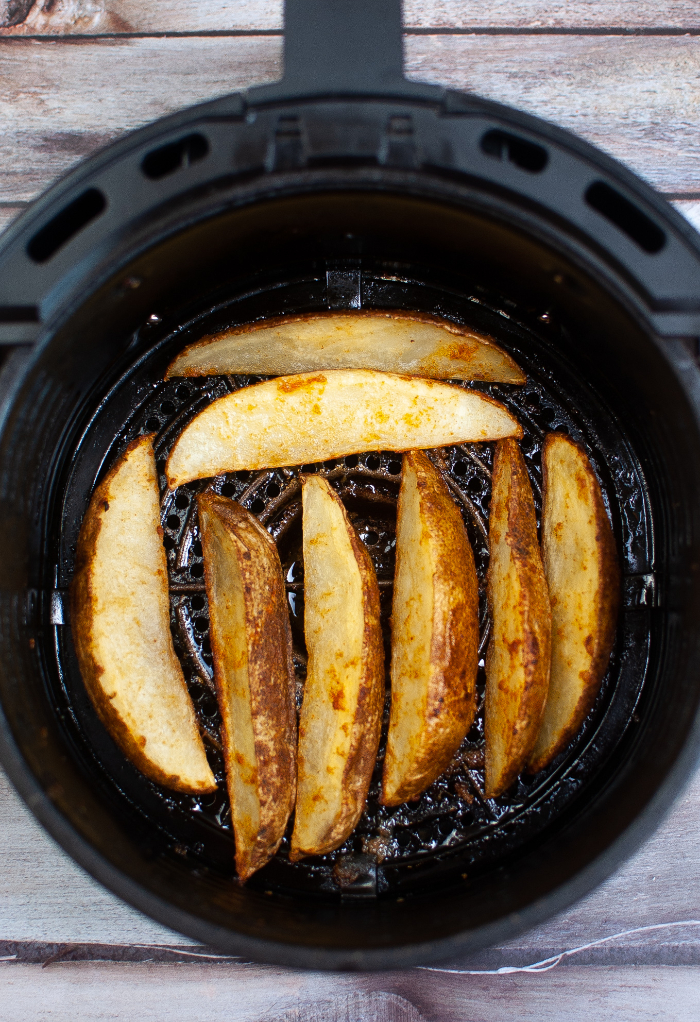 https://www.thefoodieaffair.com/wp-content/uploads/2022/03/Air-Fryer-Potato-Wedges-S4.jpg