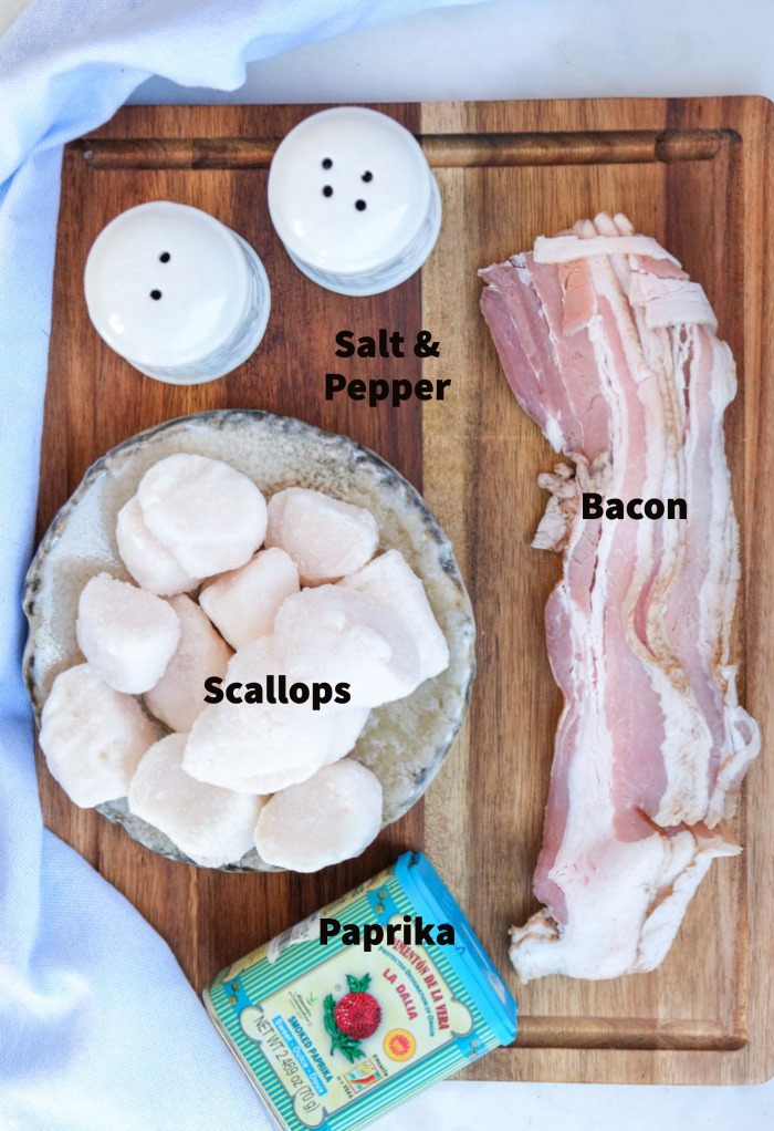 Ingredients to make bacon wrapped scallops in an air fryer.
