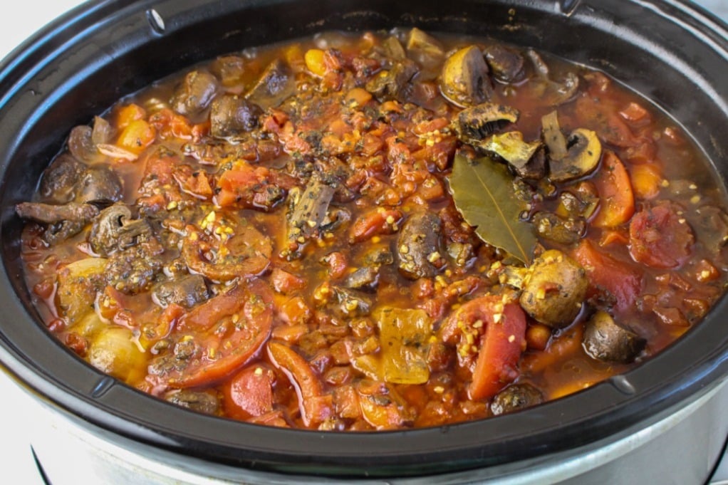 Roast with vegetables in a slow cooker. 