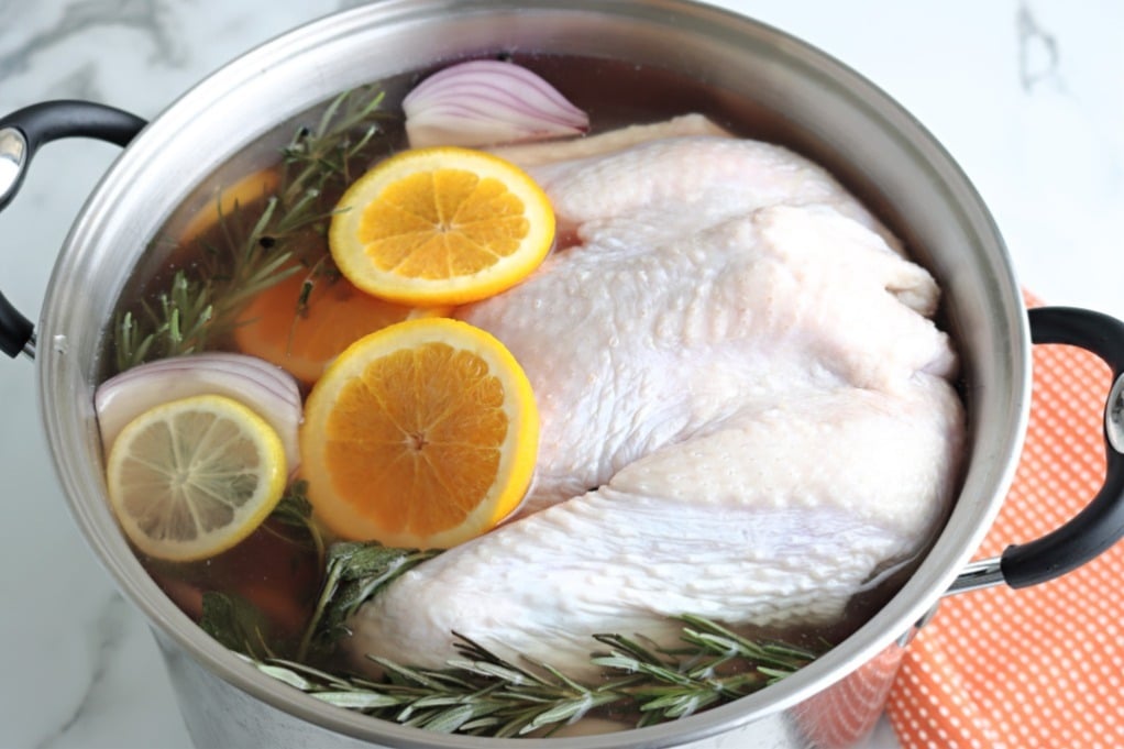 Stock pot with a whole turkey in a brining mixture. 