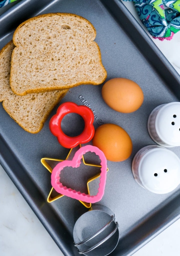 Ingredients to make egg in a hole for breakfast. 