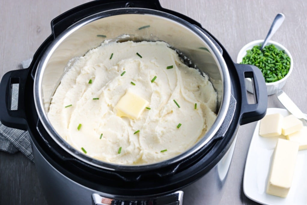 Cooked mashed potatoes in an Instant Pot ready to enjoy. 