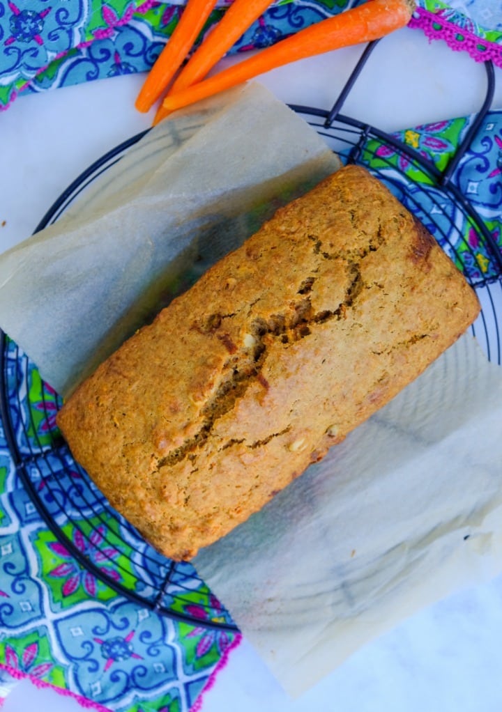 Fresh baked bread with carrots on a cooling rack. 