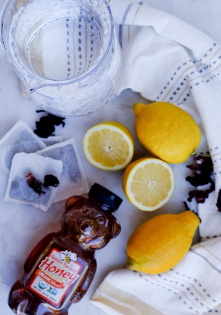 Ingredients to make lemonade with hibiscus tea. 