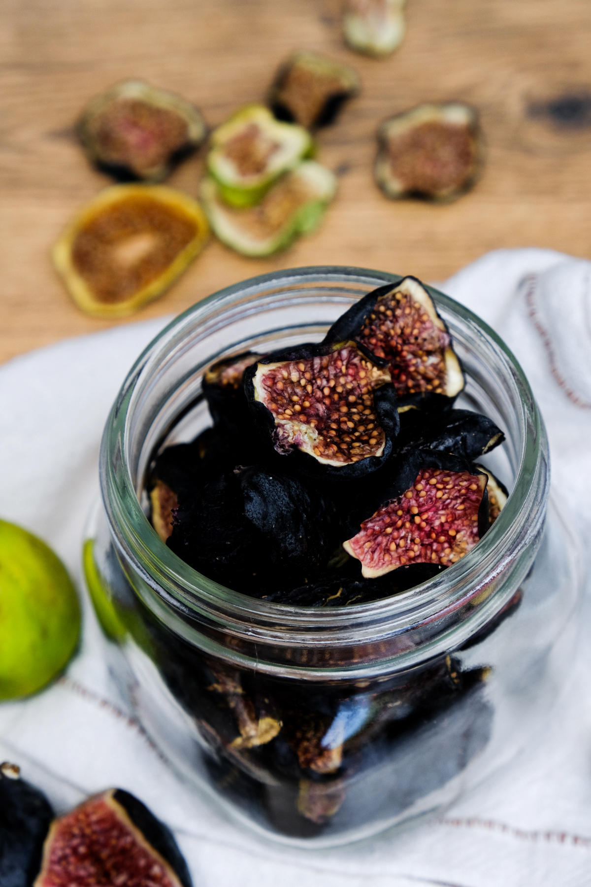 Drying Figs (Easy Dehydrator Recipe)-image