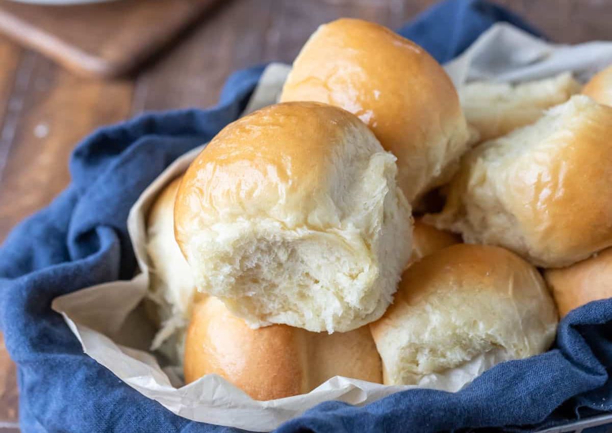 Dinner rolls in basket.