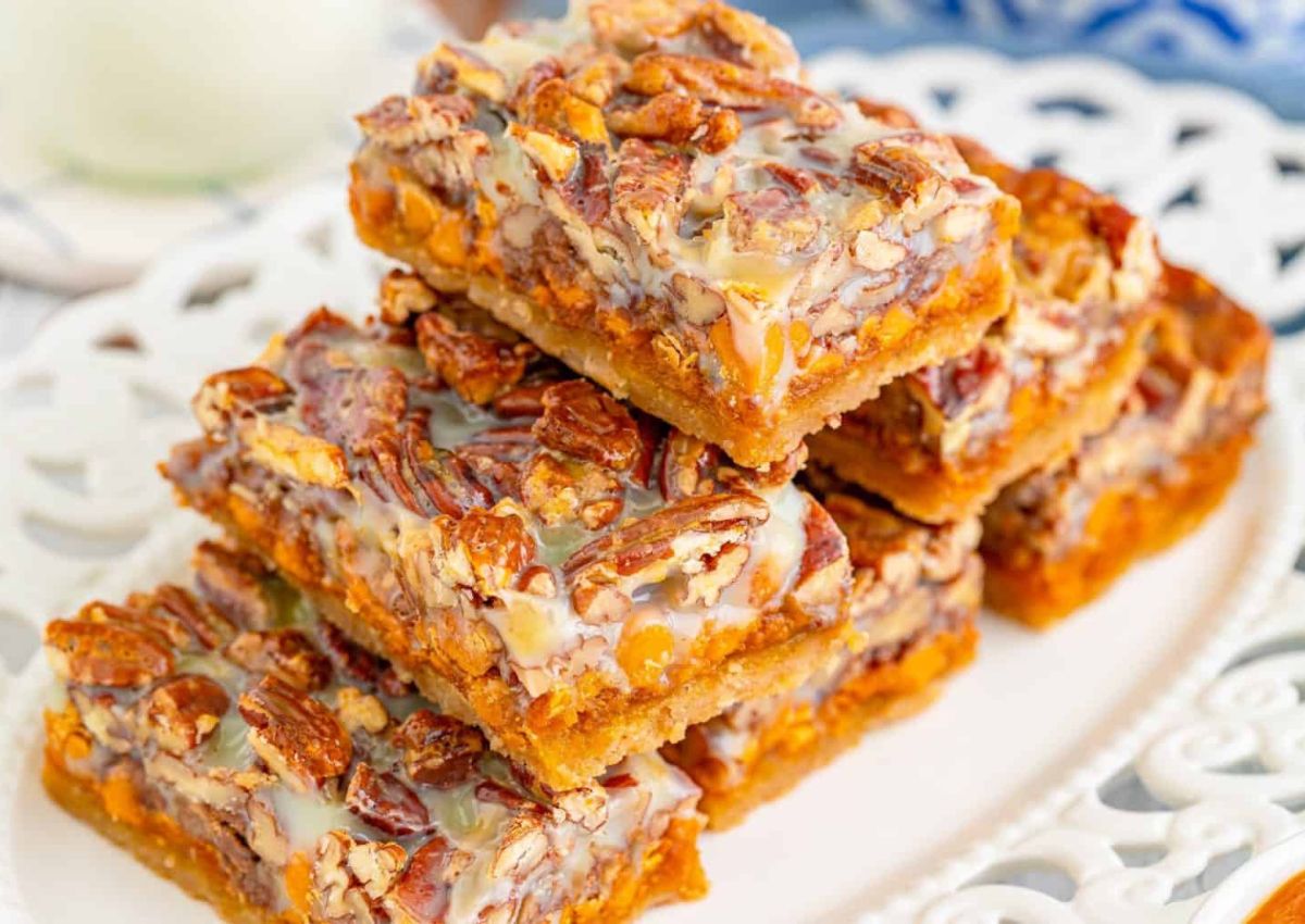 Pumpkin pecan magic bars on a plate.