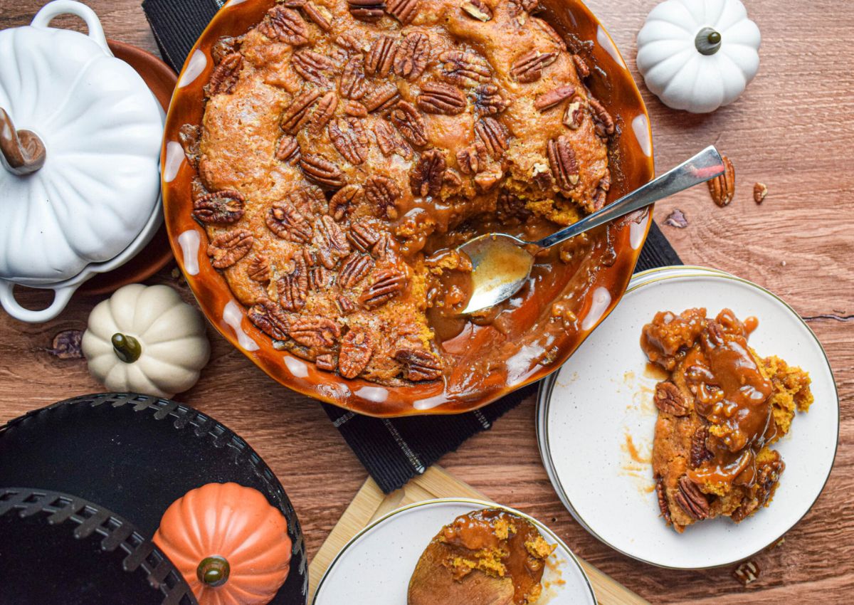 Pecan cobbler in a pie plate.
