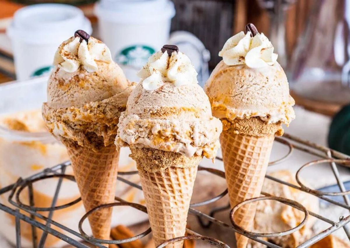 Pumpkin ice cream on top of cones.