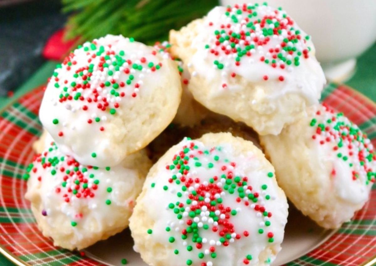 Ricotta cookies on a plate.