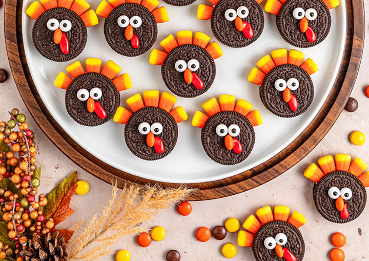 Turkey oreos on platter.