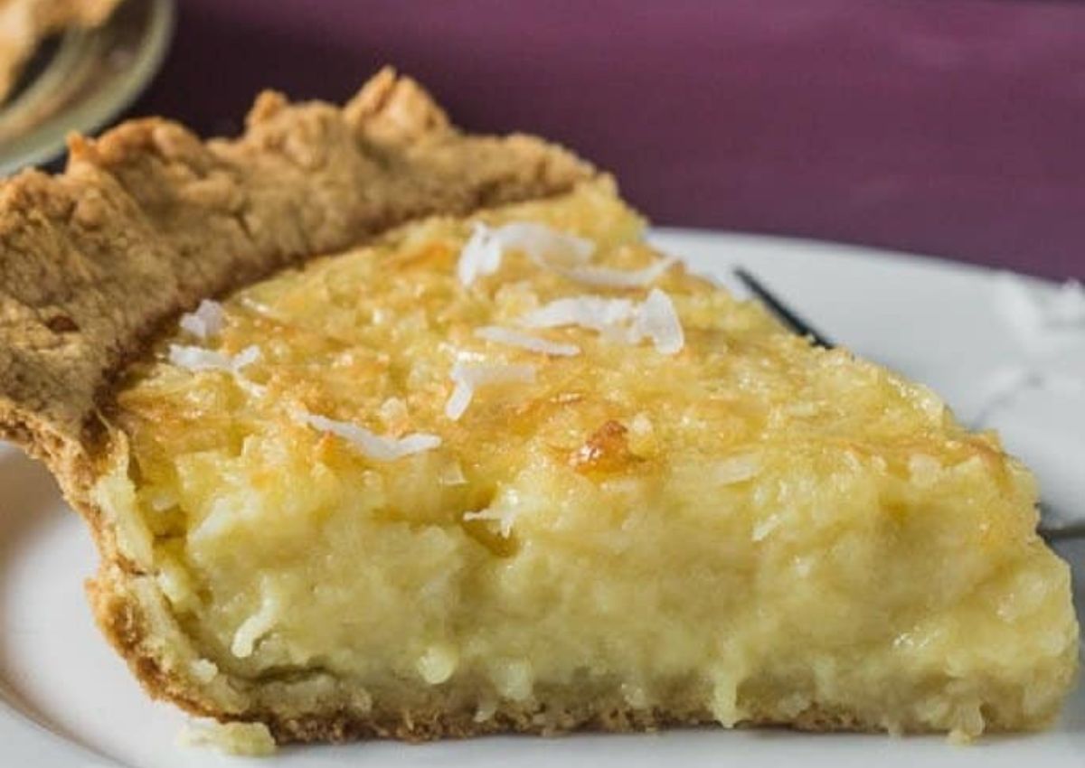 Sklice of custard pie on a plate.