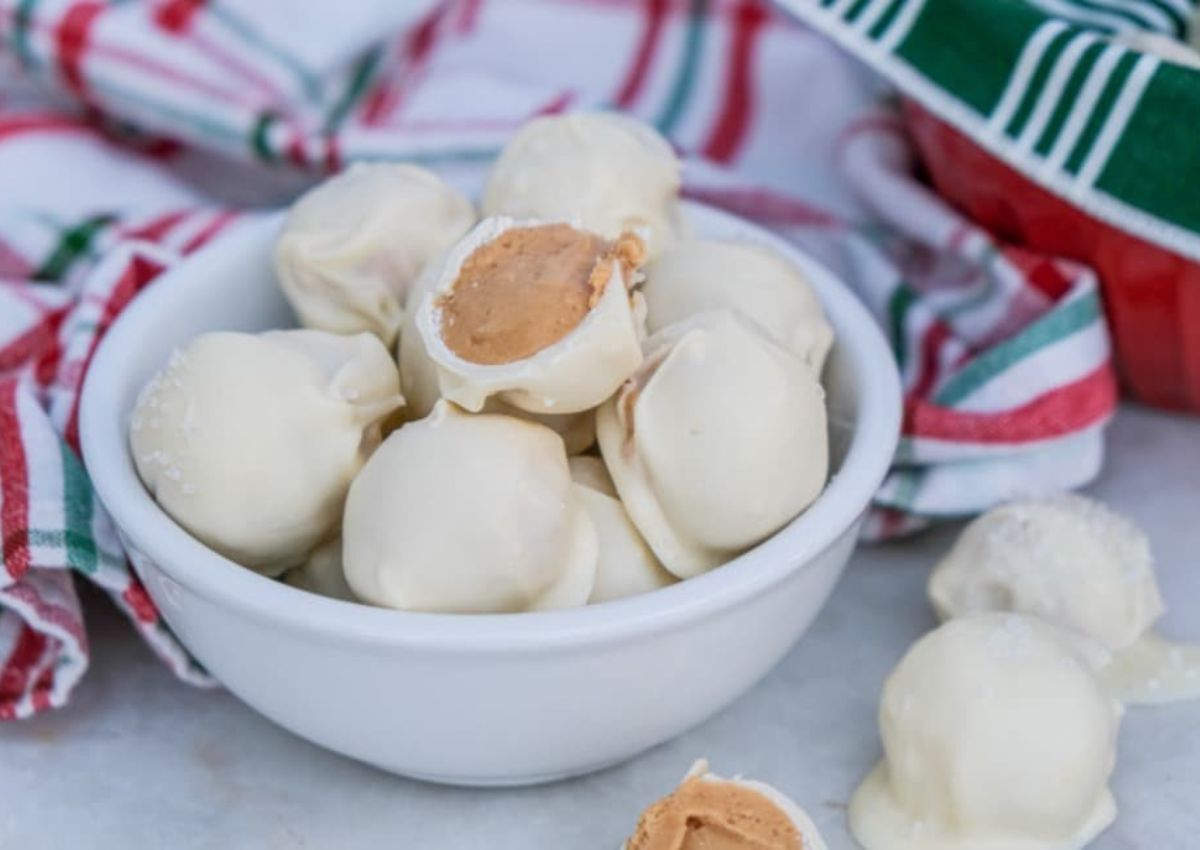 Snowballs in white chocolate