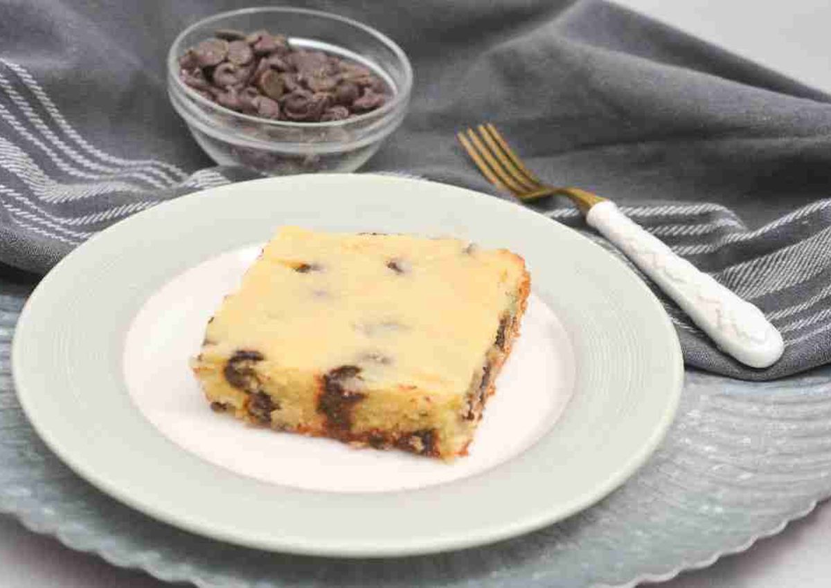 Slice of keto chocolate chip cake on a plate.
