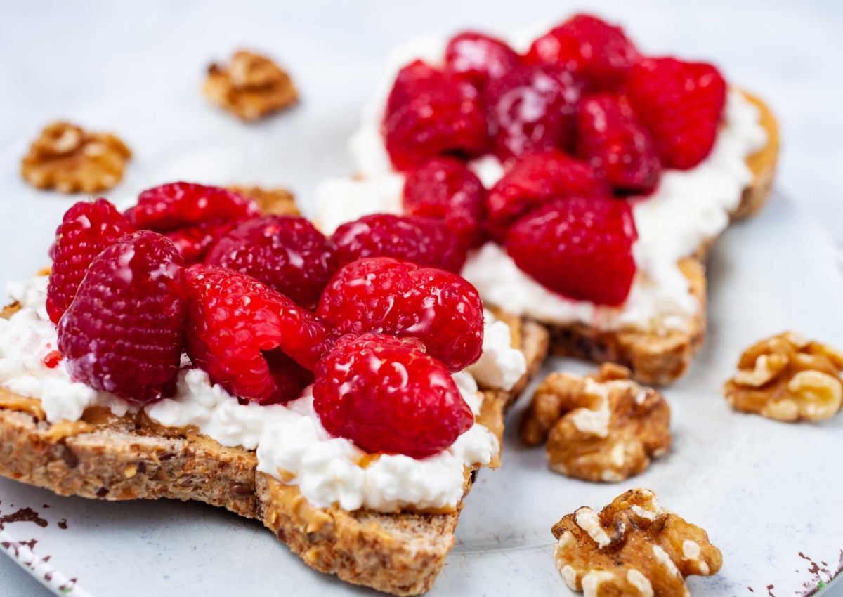 Cottage cheese toast topped with raspberries.