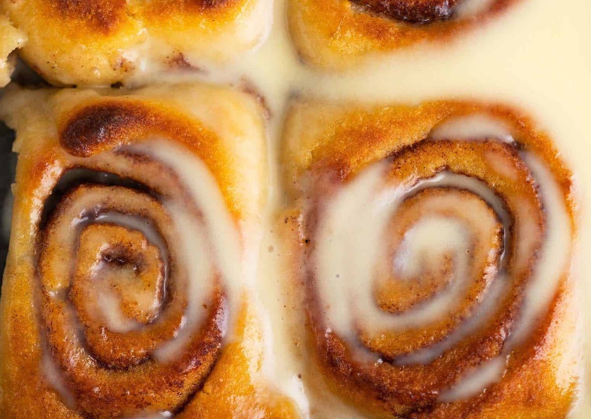 Keto cinnamon rolls on a plate.