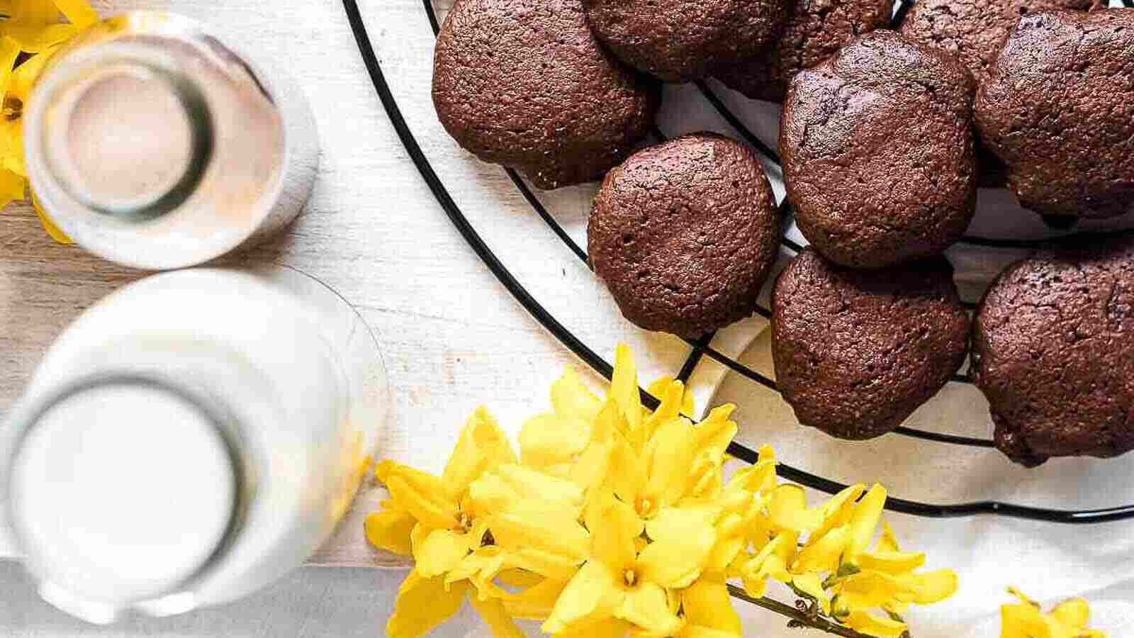 Nutella cookies on a wire cooling rack.