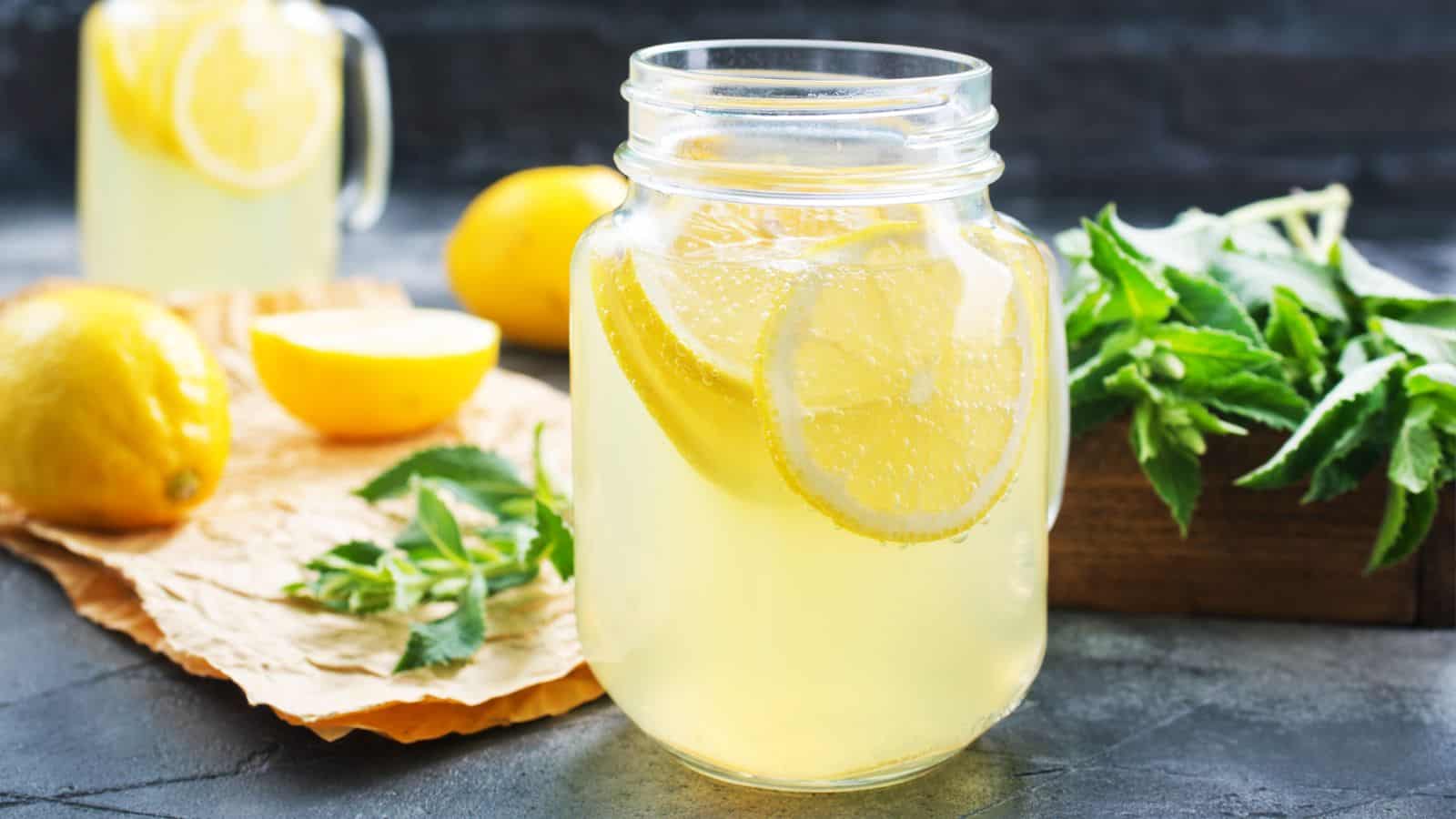 Mason jar full of keto lemonade.