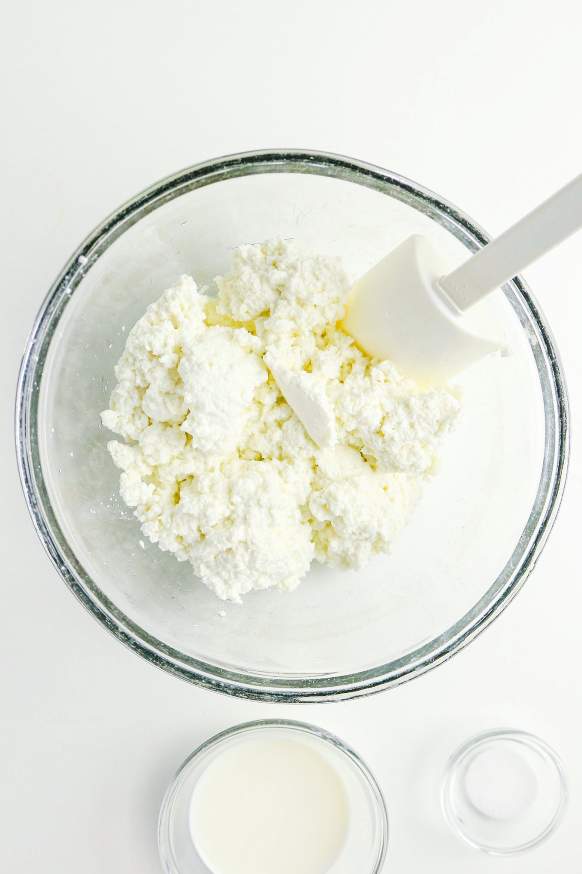 Cottage cheese mix drained and placed in a mixing bowl.